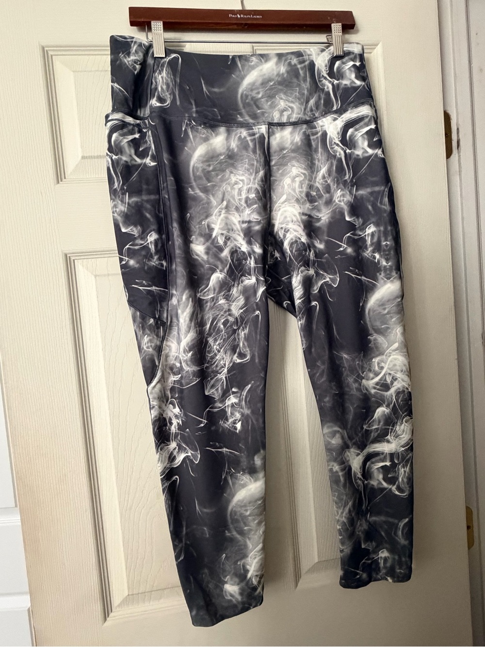 CALIA by Carrie Underwood Black and White Smoke-Print Leggings
